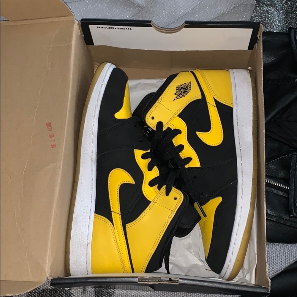 Air Jordan 1 Mid